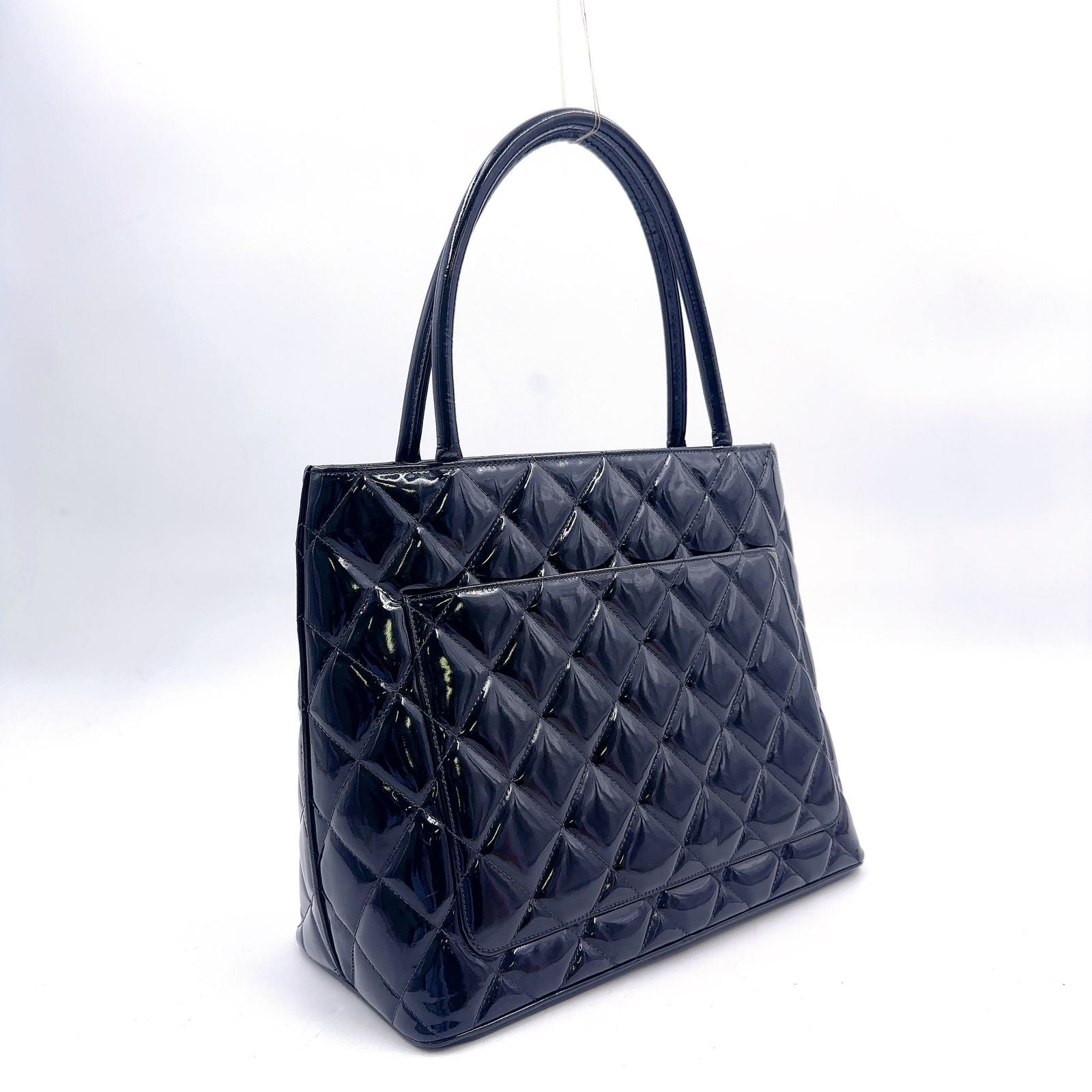 Chanel CC Logo Reprint Quilted Patent Leather Patent Black Tote Bag Silver — view 2