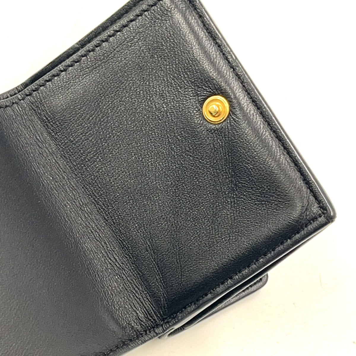 Fendi Baguette Micro FF Embossed Nappa Leather Black Trifold Wallet Gold — view 6