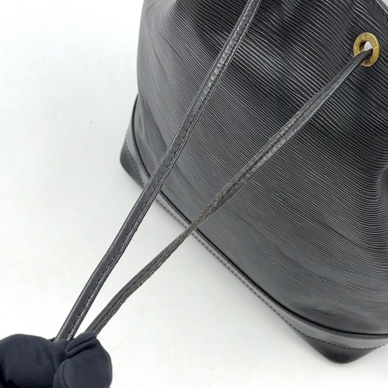 Louis Vuitton Noe Epi Noir Leather Black Shoulder Bag Gold — view 8