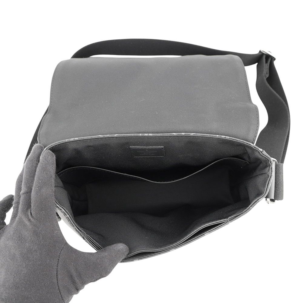 Louis Vuitton Shoulder Bag Monogram Eclipse District PM Black — view 5