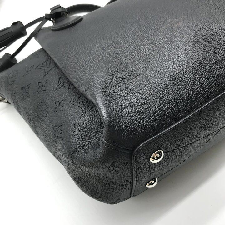 Louis Vuitton Monogram Mahina Haumea 2-Way Bag Crossbody Leather Black — view 6