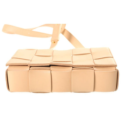 Bottega Veneta Cassette Maxi Intrecciato Leather Shoulder Bag Beige — view 4