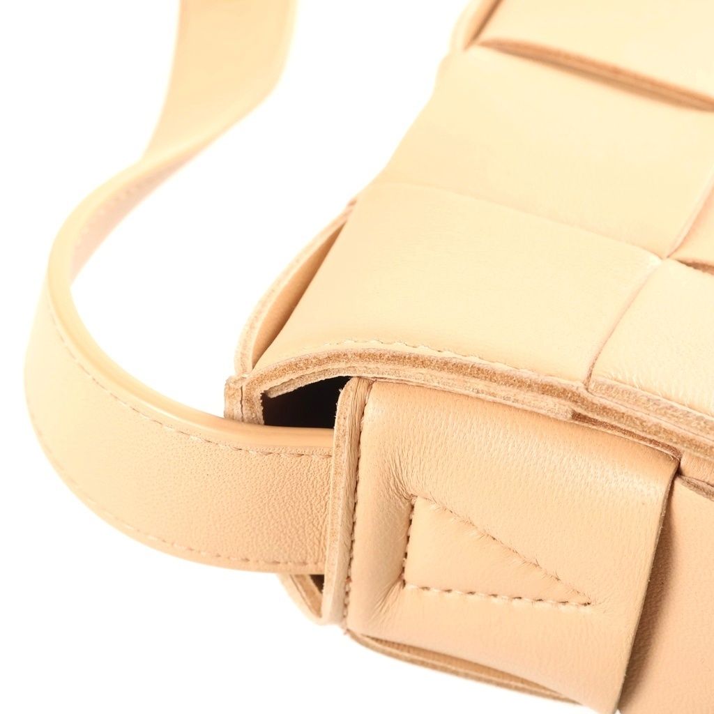 Bottega Veneta Cassette Maxi Intrecciato Leather Shoulder Bag Beige — view 6
