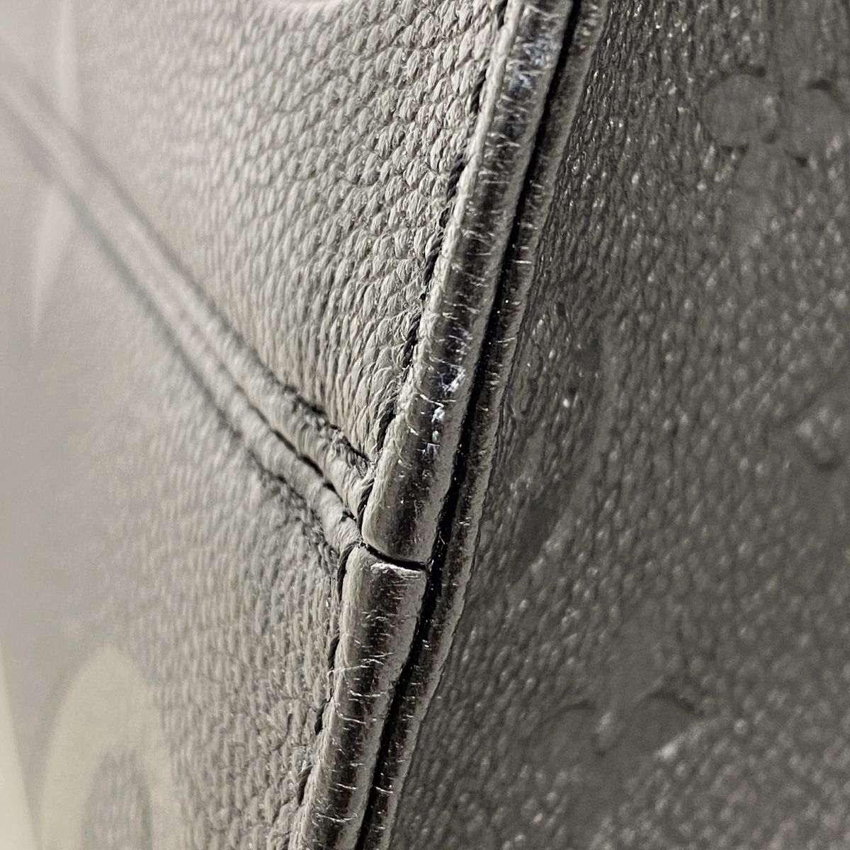 Louis Vuitton Tote Bag Monogram Empreinte On The Go MM Noir 2-Way — view 7