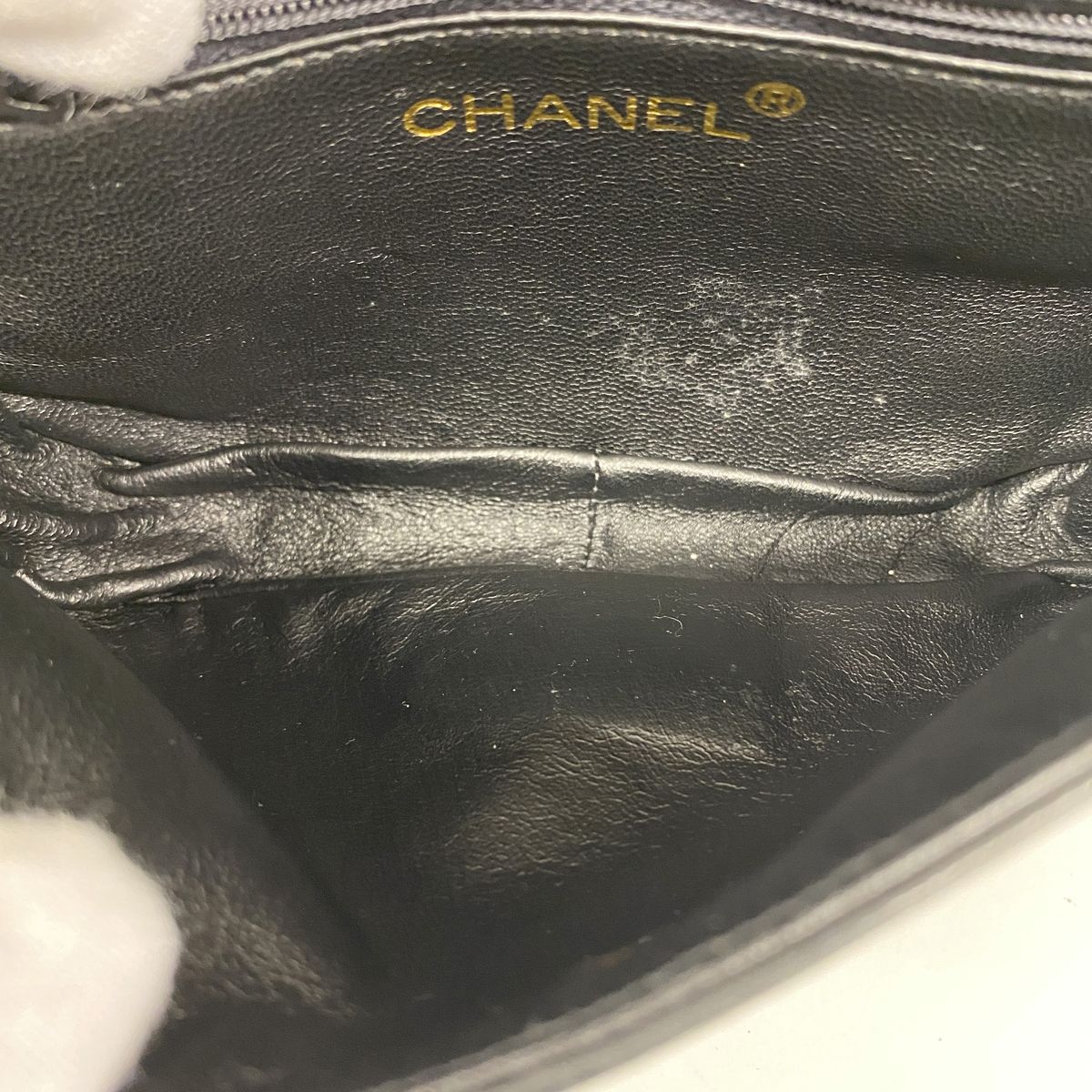 Chanel Shoulder Bag Lambskin Black Gold — view 4