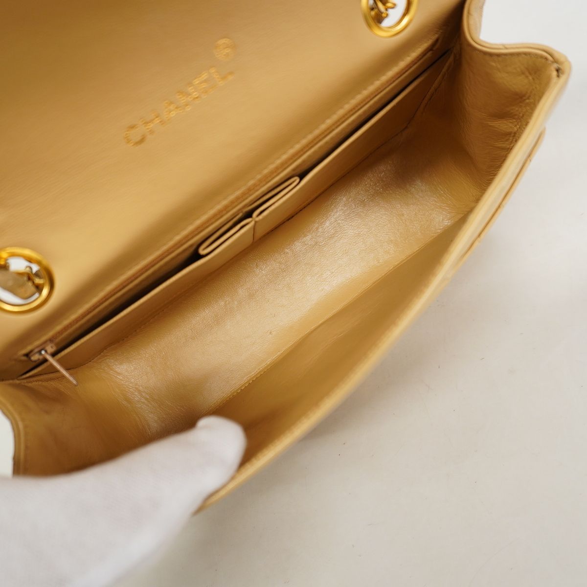 Chanel Shoulder Bag Quilted Lambskin Beige Gold — view 4