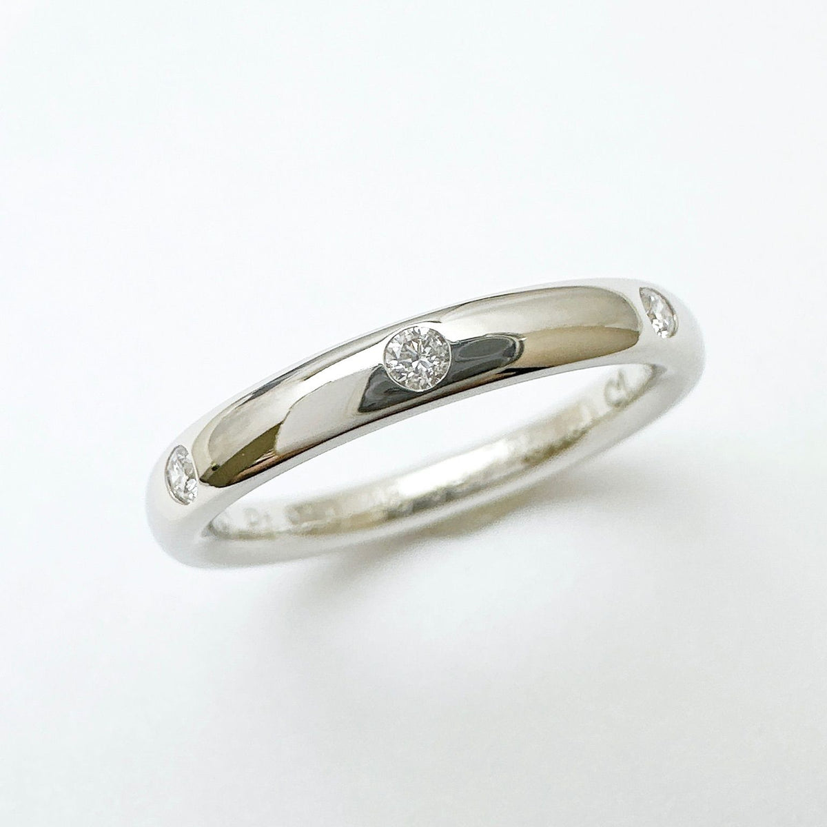 Van Cleef & Arpels Infini Etoile Diamond Platinum Ring — view 2