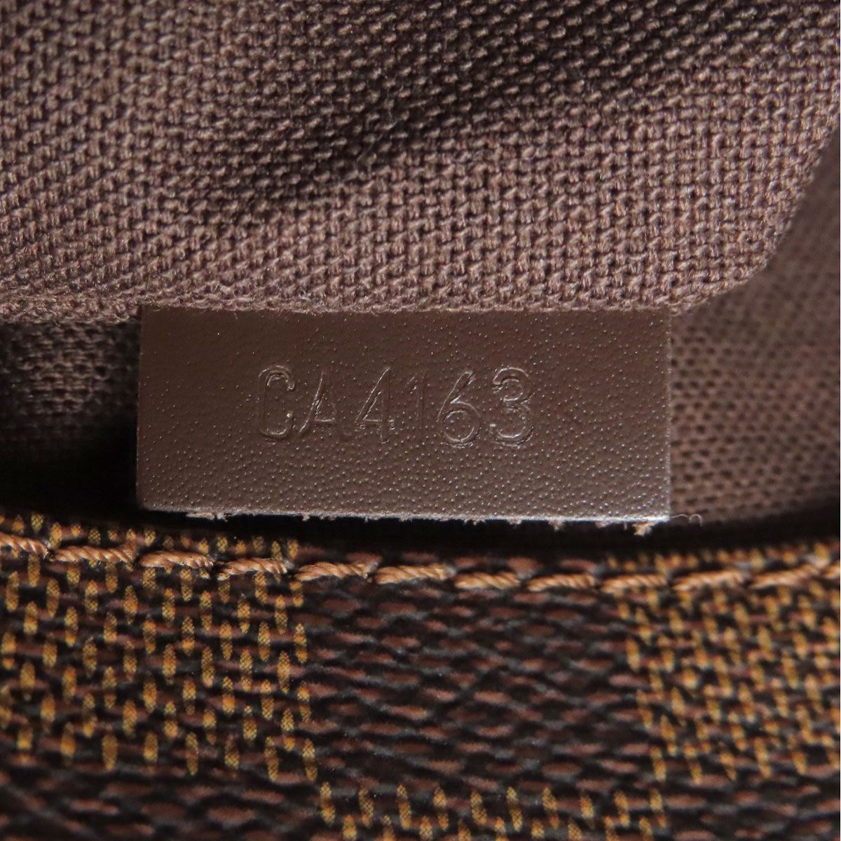 Louis Vuitton District MM Shoulder Bag Damier Canvas — view 7