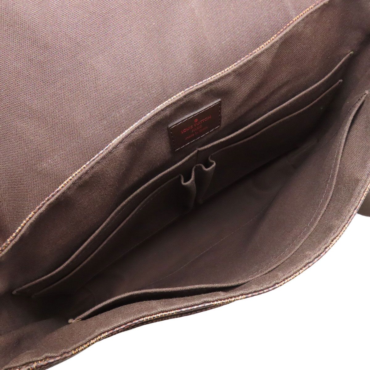 Louis Vuitton District MM Shoulder Bag Damier Canvas — view 5