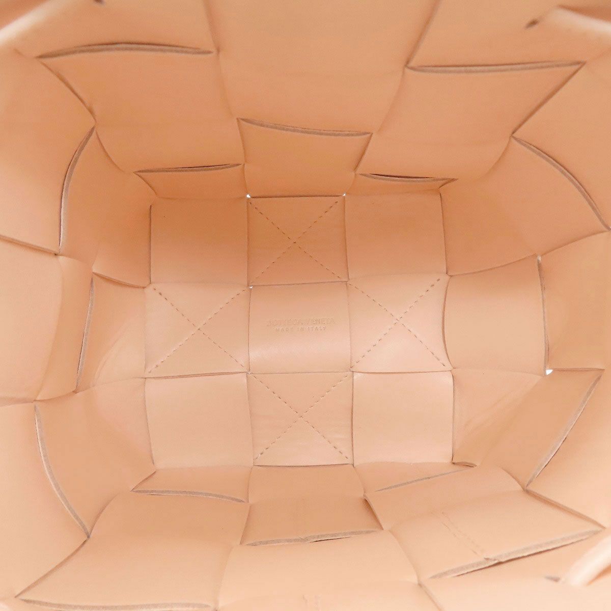Bottega Veneta Cassette Bucket Bag Calfskin — view 5