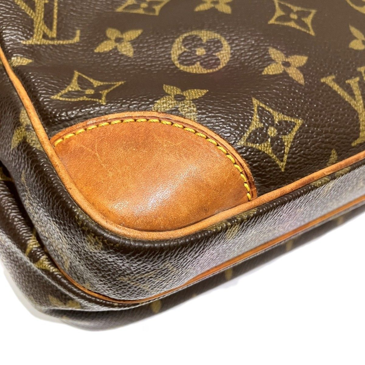 Louis Vuitton Nile Monogram Shoulder Bag Canvas — view 8