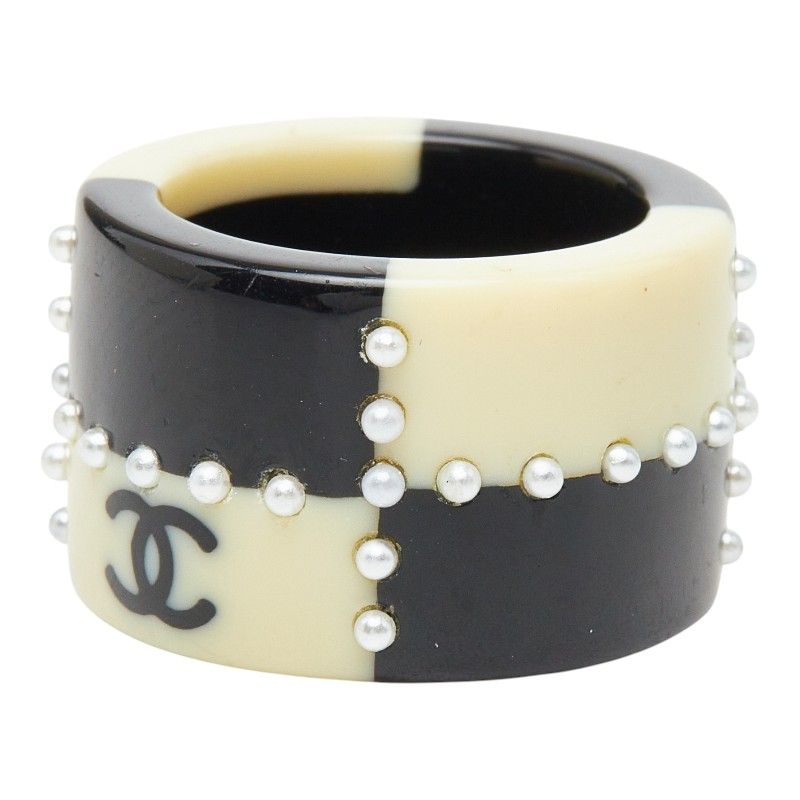 Chanel CC Logo Ring Black Ivory Plastic Faux Pearl — view 2