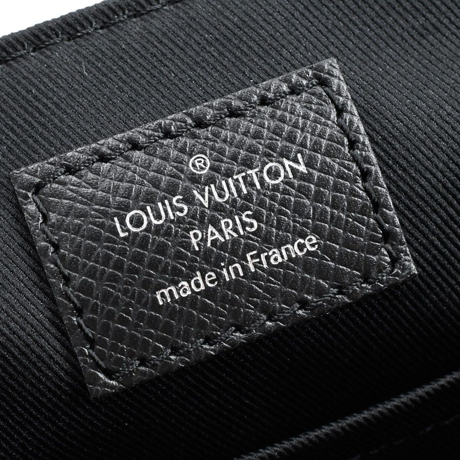 Louis Vuitton Shoulder Bag District — view 6