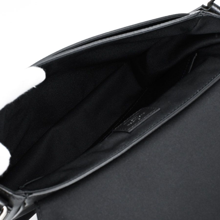Louis Vuitton Shoulder Bag District — view 4