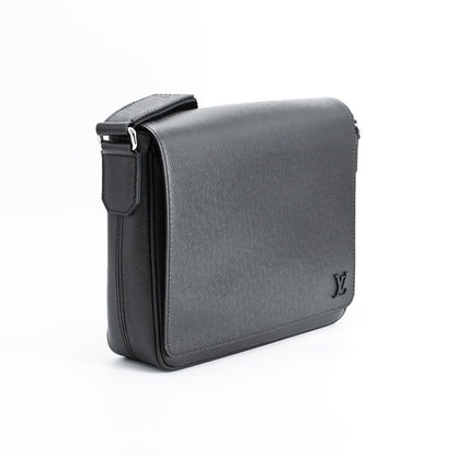 Louis Vuitton Shoulder Bag District — view 2