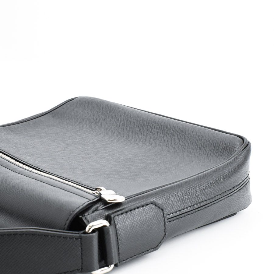 Louis Vuitton Shoulder Bag District — view 7