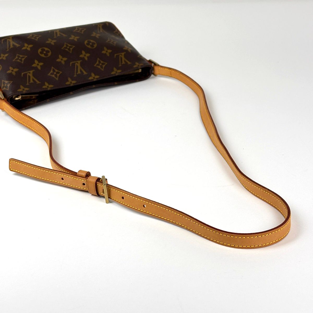 Louis Vuitton Trotor Shoulder Bag Pochette Monogram Brown — view 6
