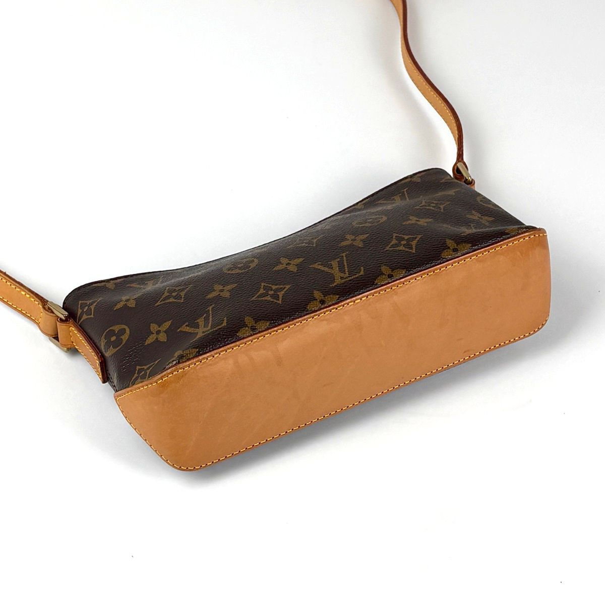 Louis Vuitton Trotor Shoulder Bag Pochette Monogram Brown — view 2