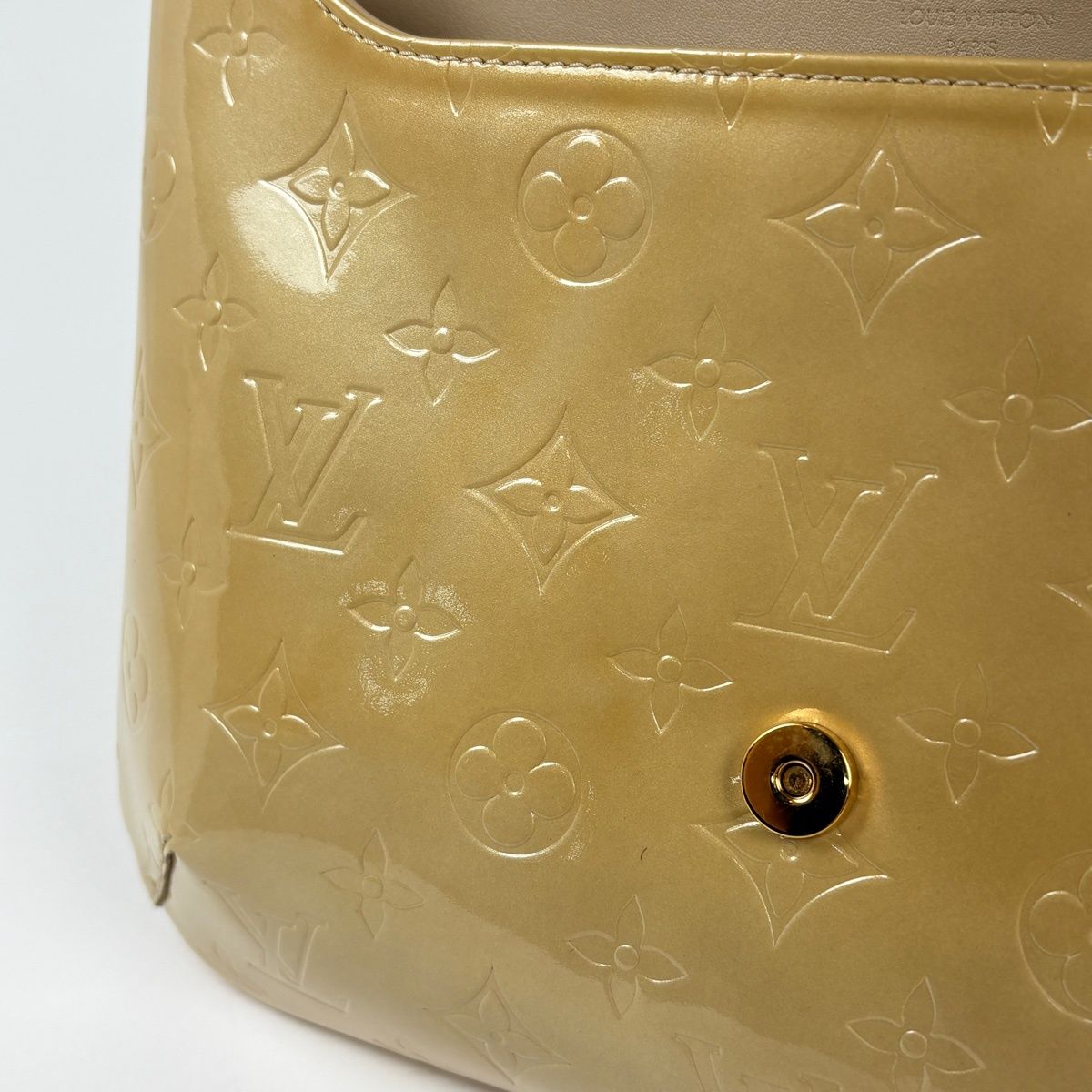 Louis Vuitton Thompson Street Shoulder Bag Patent Monogram Vernis Beige — view 6