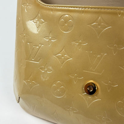 Louis Vuitton Thompson Street Shoulder Bag Patent Monogram Vernis Beige — view 6