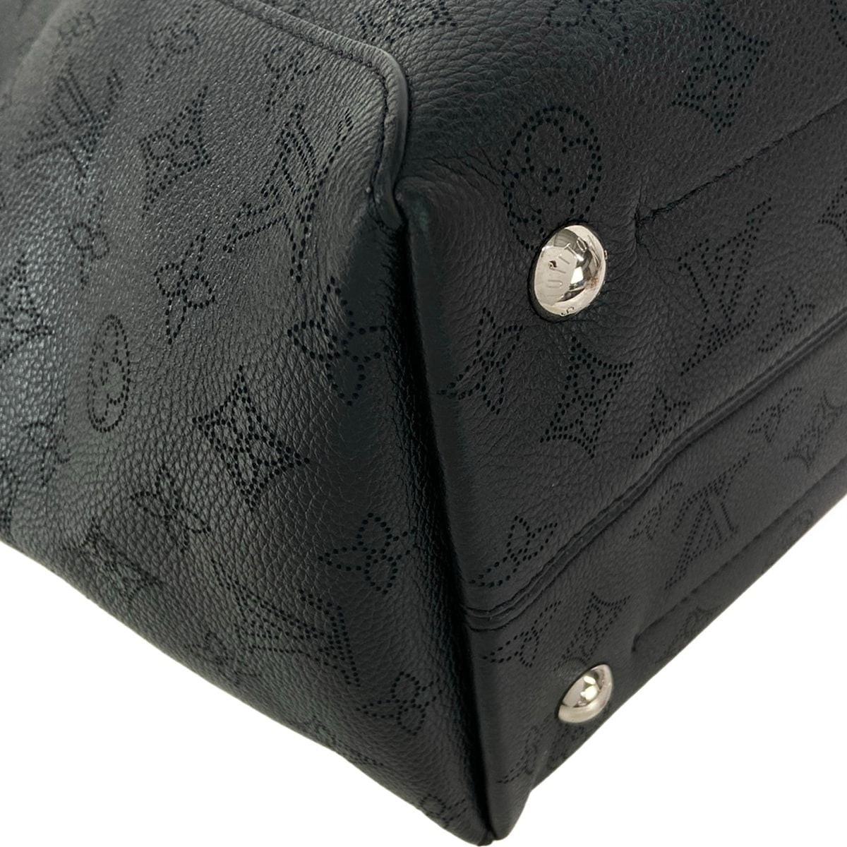 Louis Vuitton Tote Bag Mahina Hina MM Noir Leather — view 7