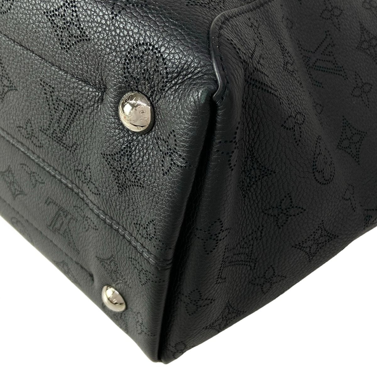 Louis Vuitton Tote Bag Mahina Hina MM Noir Leather — view 6