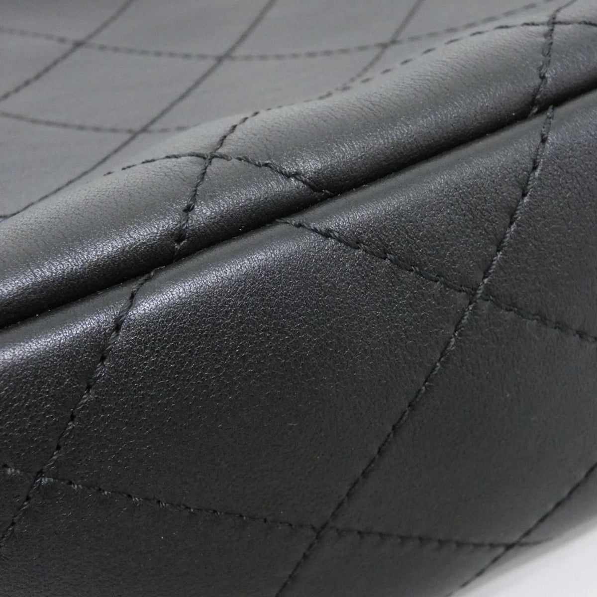 Chanel Bag Handbag Black — view 3