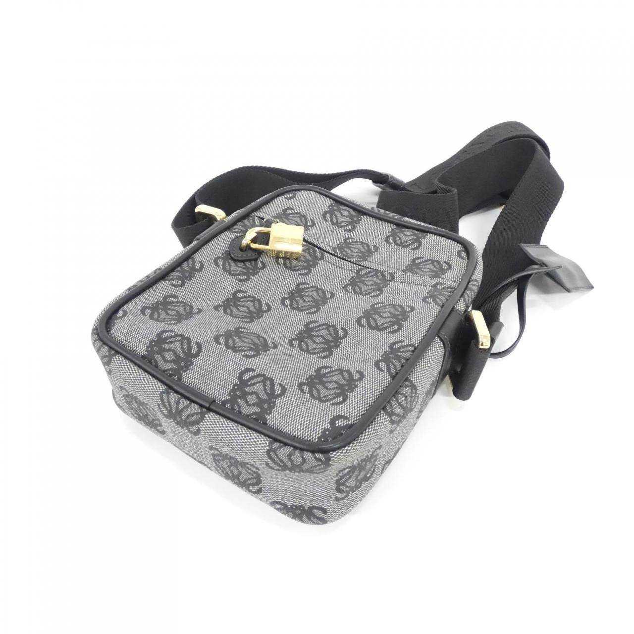 Loewe 345 80 761 Shoulder Bag — view 3