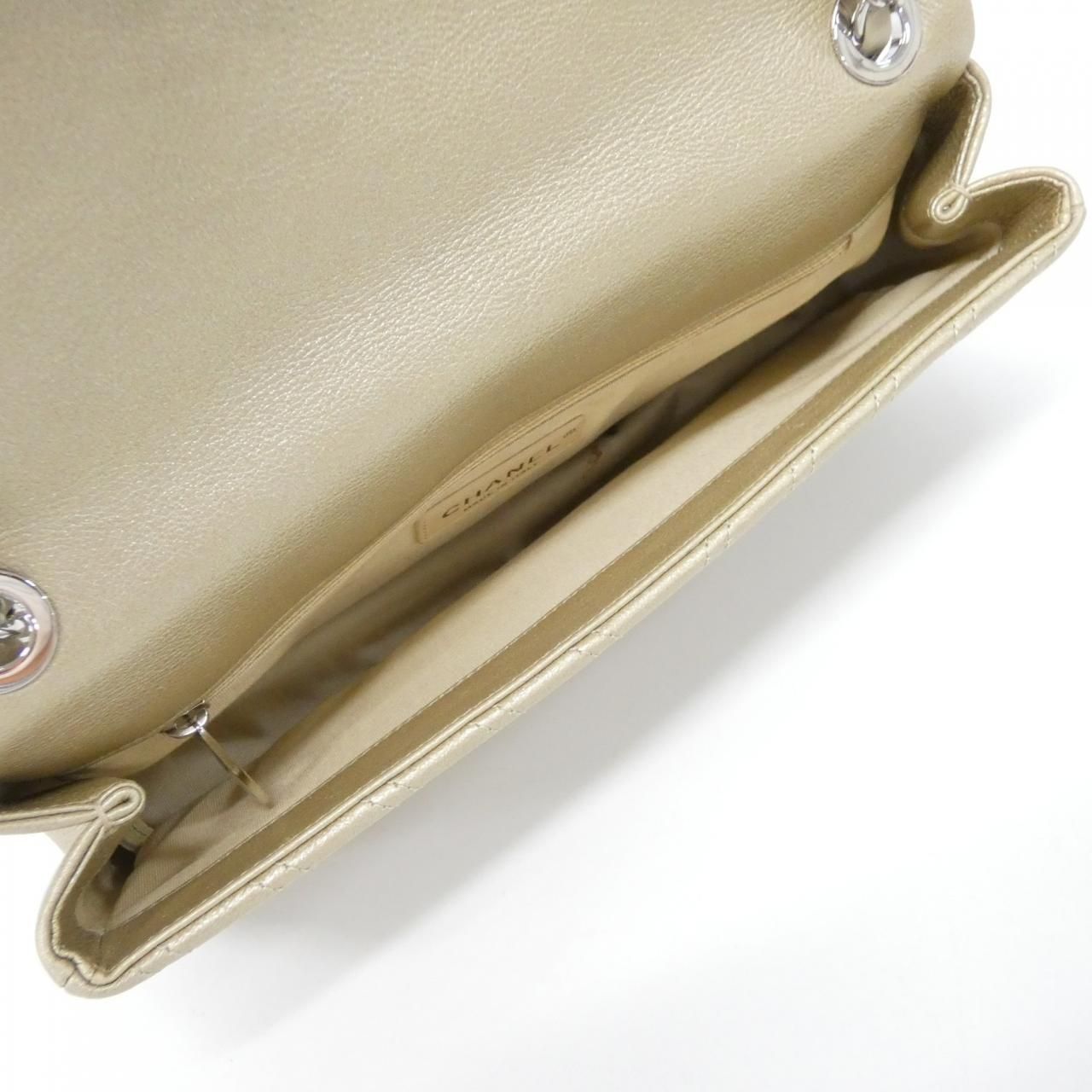 Chanel Shoulder Bag Gold — view 7