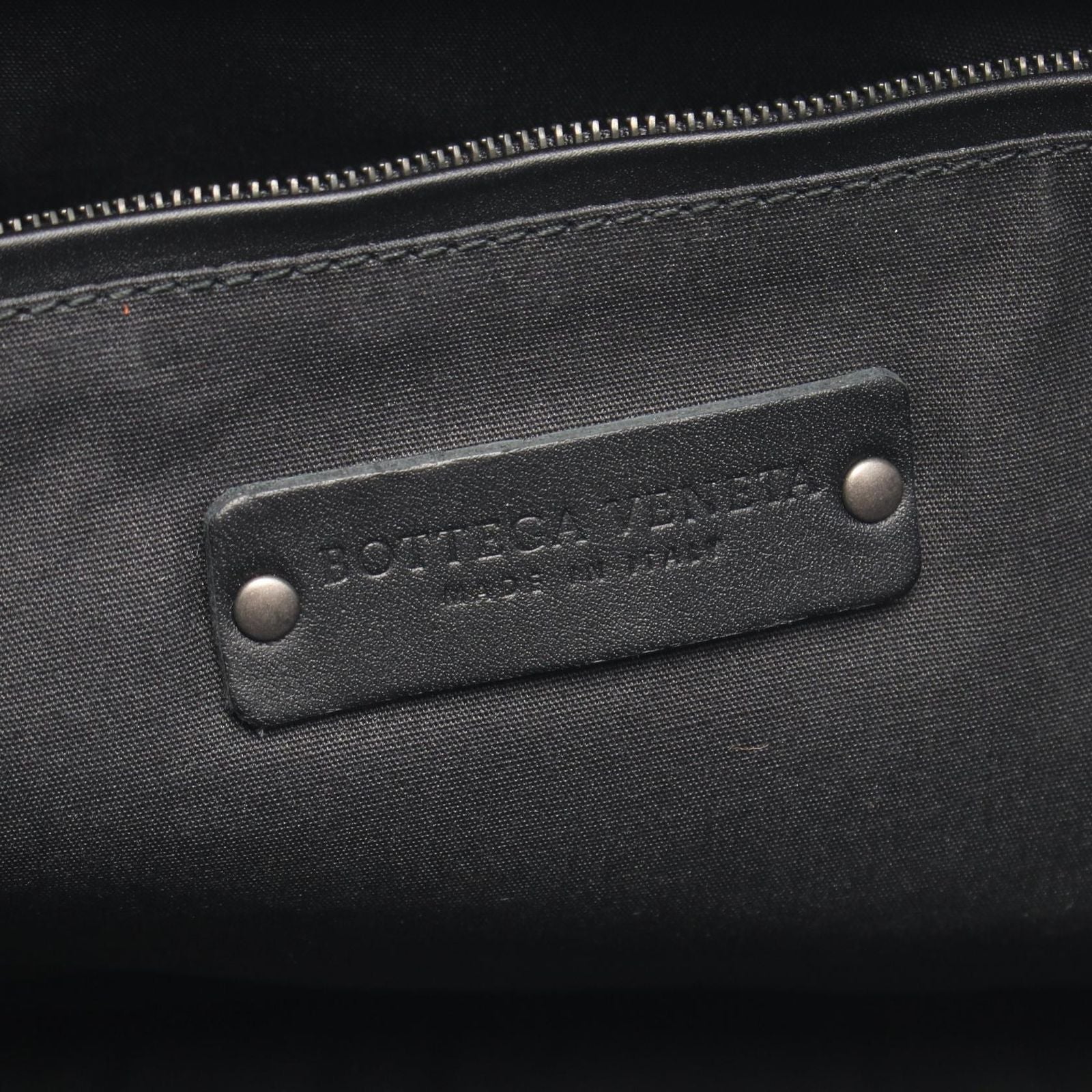 Bottega Veneta Shoulder Bag Intrecciato Black Leather — view 4