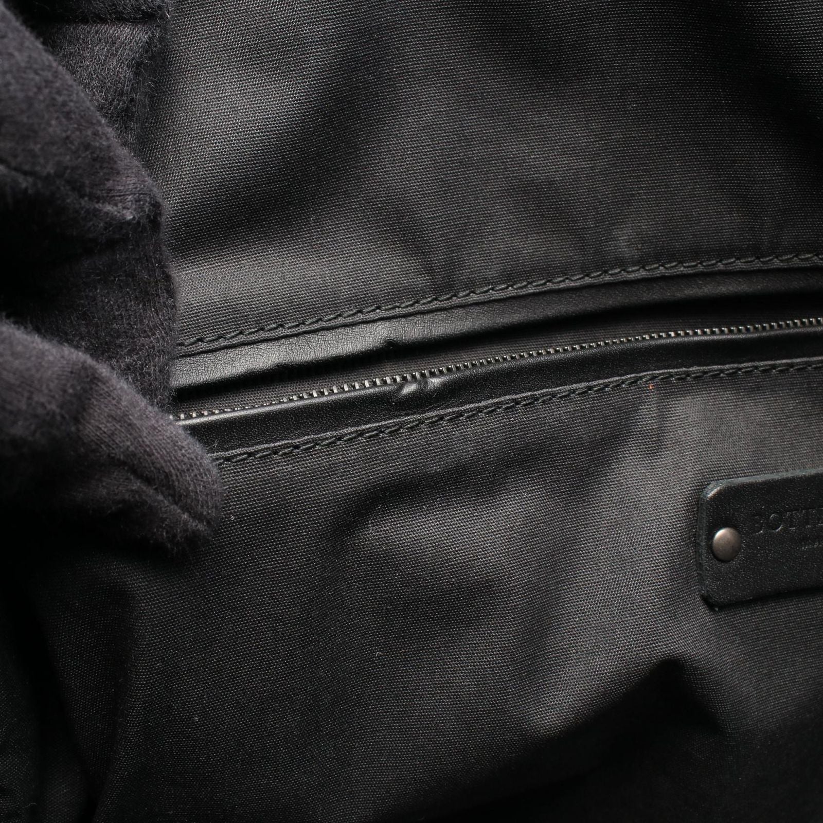 Bottega Veneta Shoulder Bag Intrecciato Black Leather — view 6