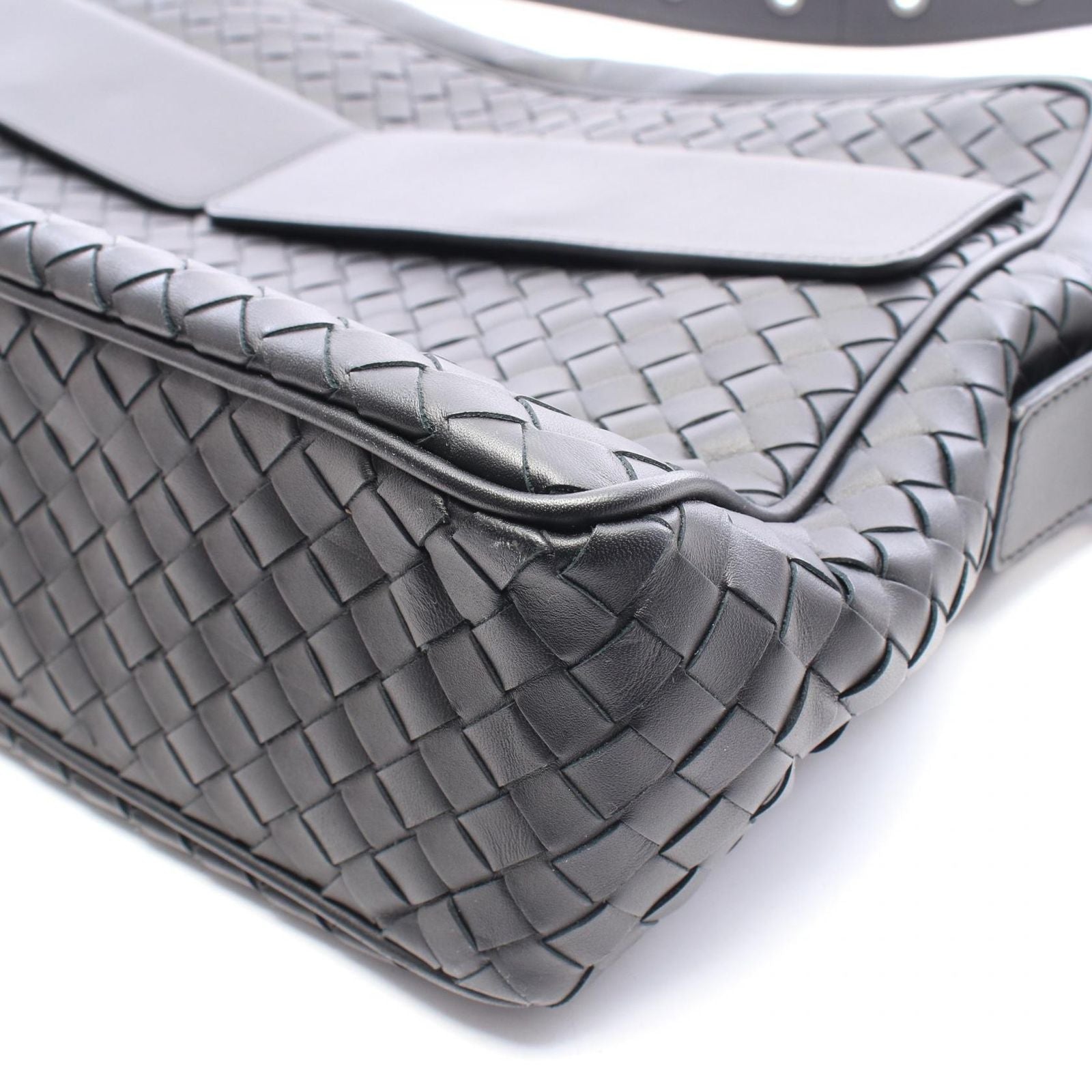 Bottega Veneta Shoulder Bag Intrecciato Black Leather — view 7