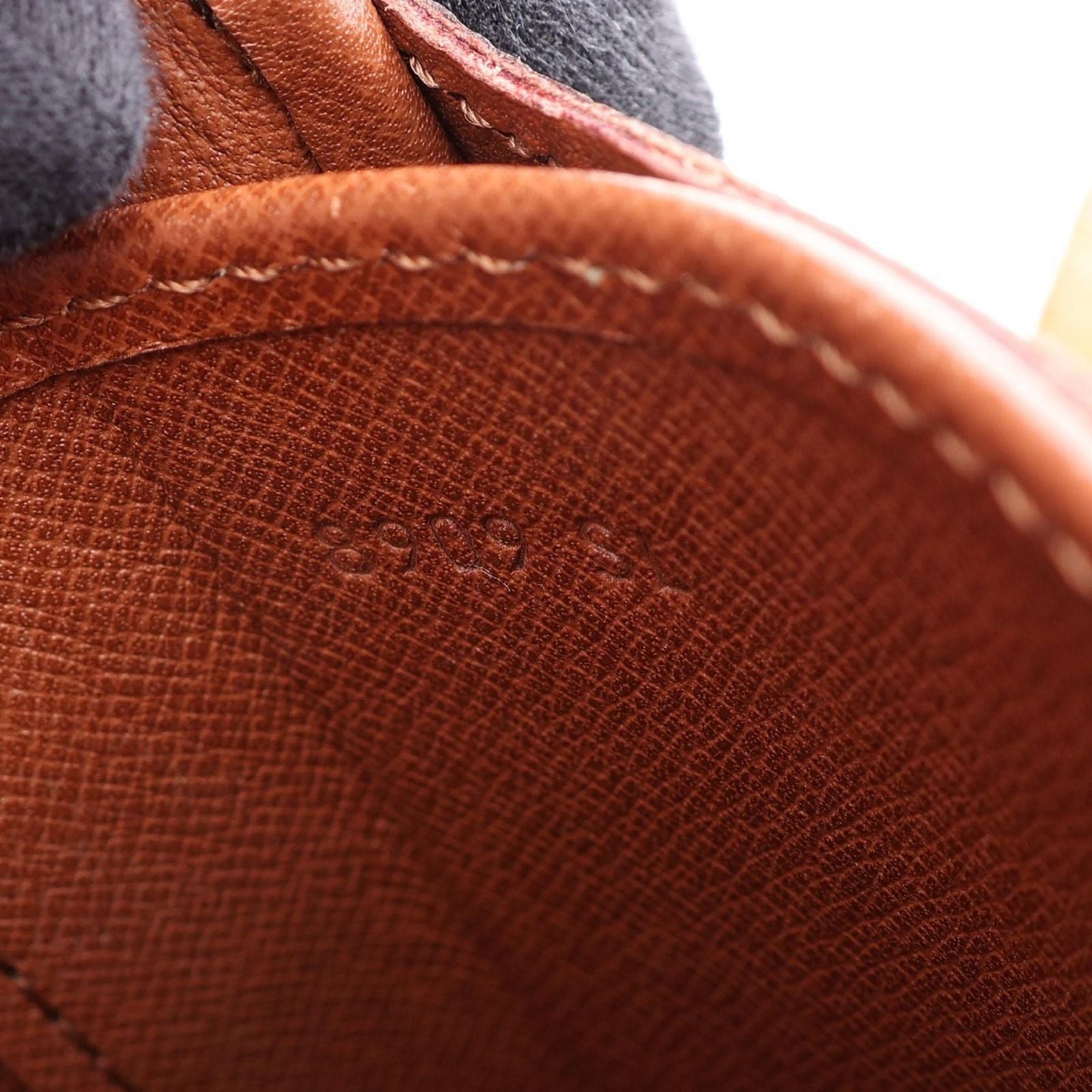 Louis Vuitton Shoulder Bag Cartesiere MM Leather — view 5
