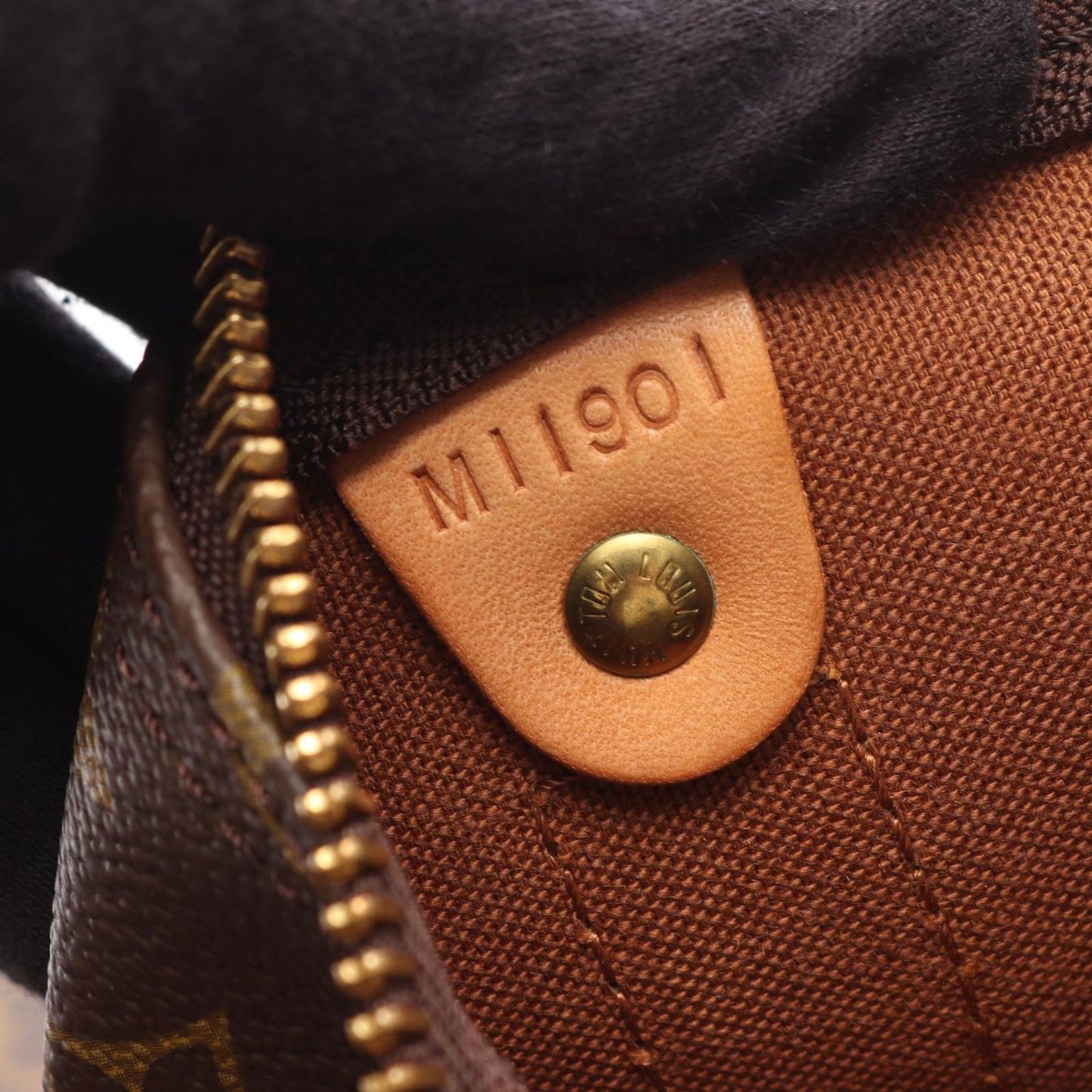 Louis Vuitton Boston Bag Keepall 55 Monogram Leather — view 5