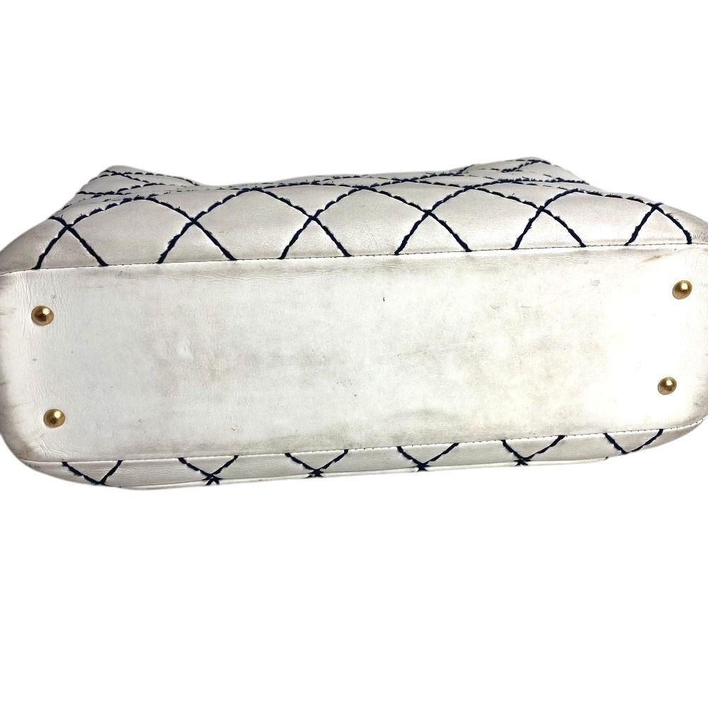 Chanel Shoulder Bag CC Logo Leather White — view 5