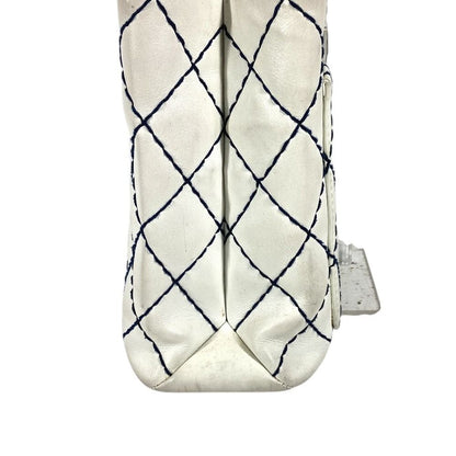 Chanel Shoulder Bag CC Logo Leather White — view 3