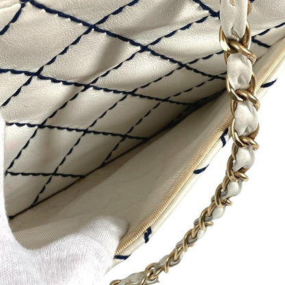 Chanel Shoulder Bag CC Logo Leather White — view 6