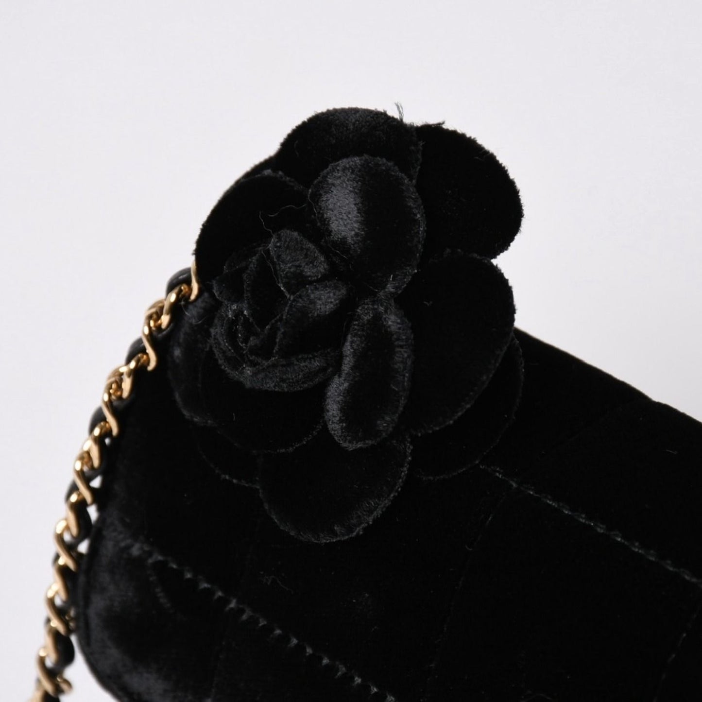 Chanel Choco Bar Velvet Single Flap Chain Bag Velour Gold — view 5