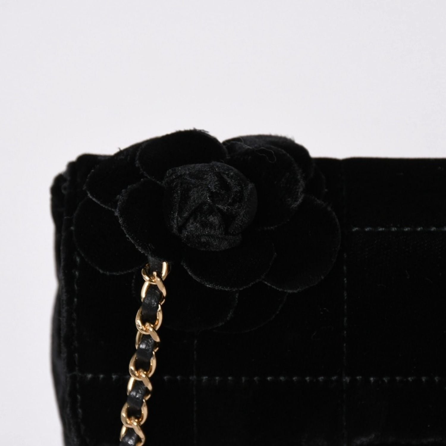 Chanel Choco Bar Velvet Single Flap Chain Bag Velour Gold — view 6