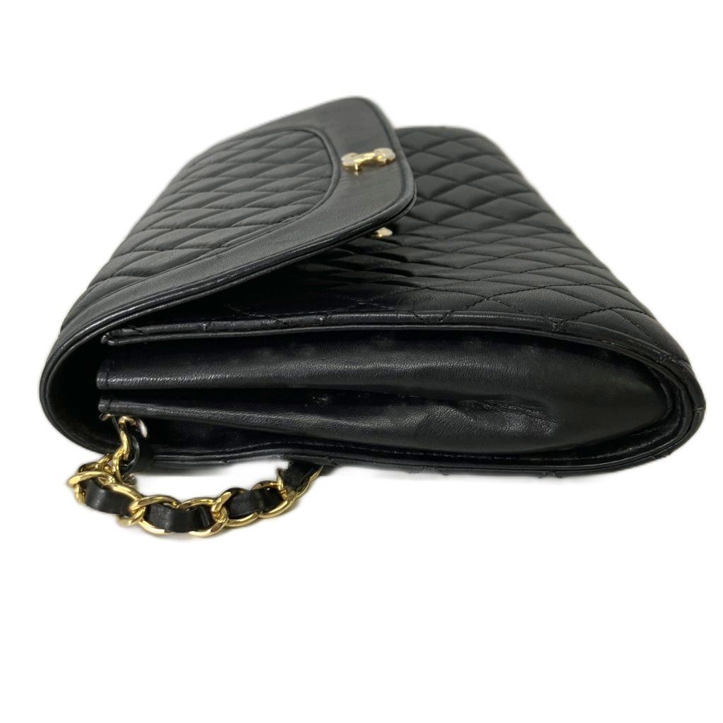 Chanel Maxi Quilted Lambskin Chain Shoulder Bag Vintage Black — view 4