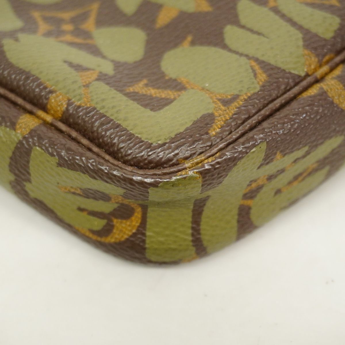 Louis Vuitton Pouch Monogram Graffiti Pochette Soir Khaki — view 6