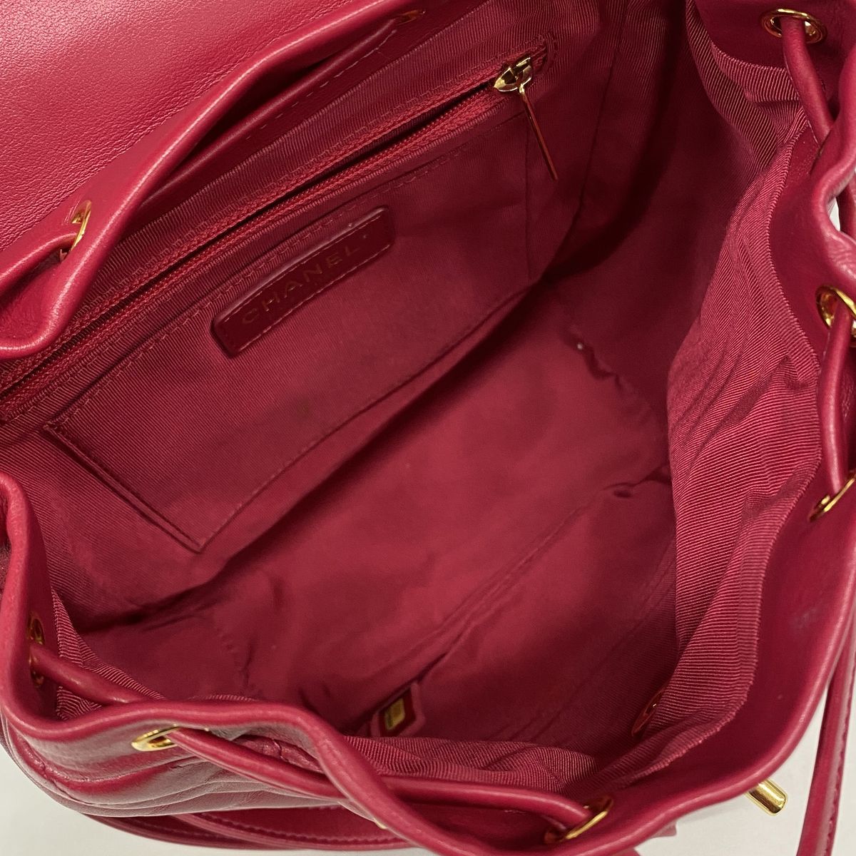 Chanel Backpack Chevron Lambskin Red Gold — view 4