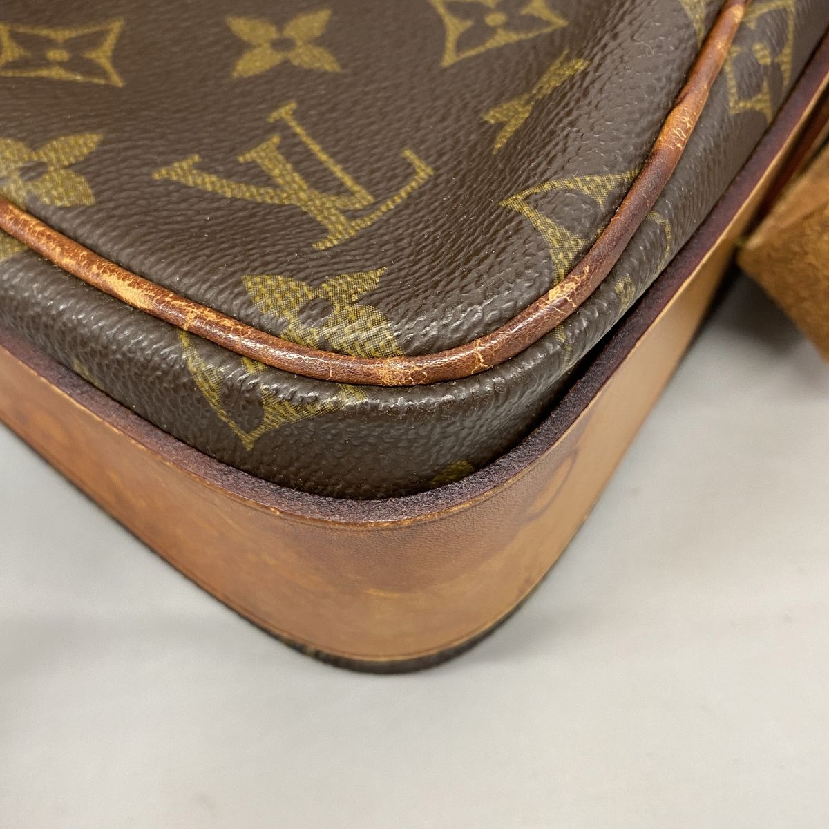 Louis Vuitton Shoulder Bag Monogram Cartouchiere MM Brown — view 7