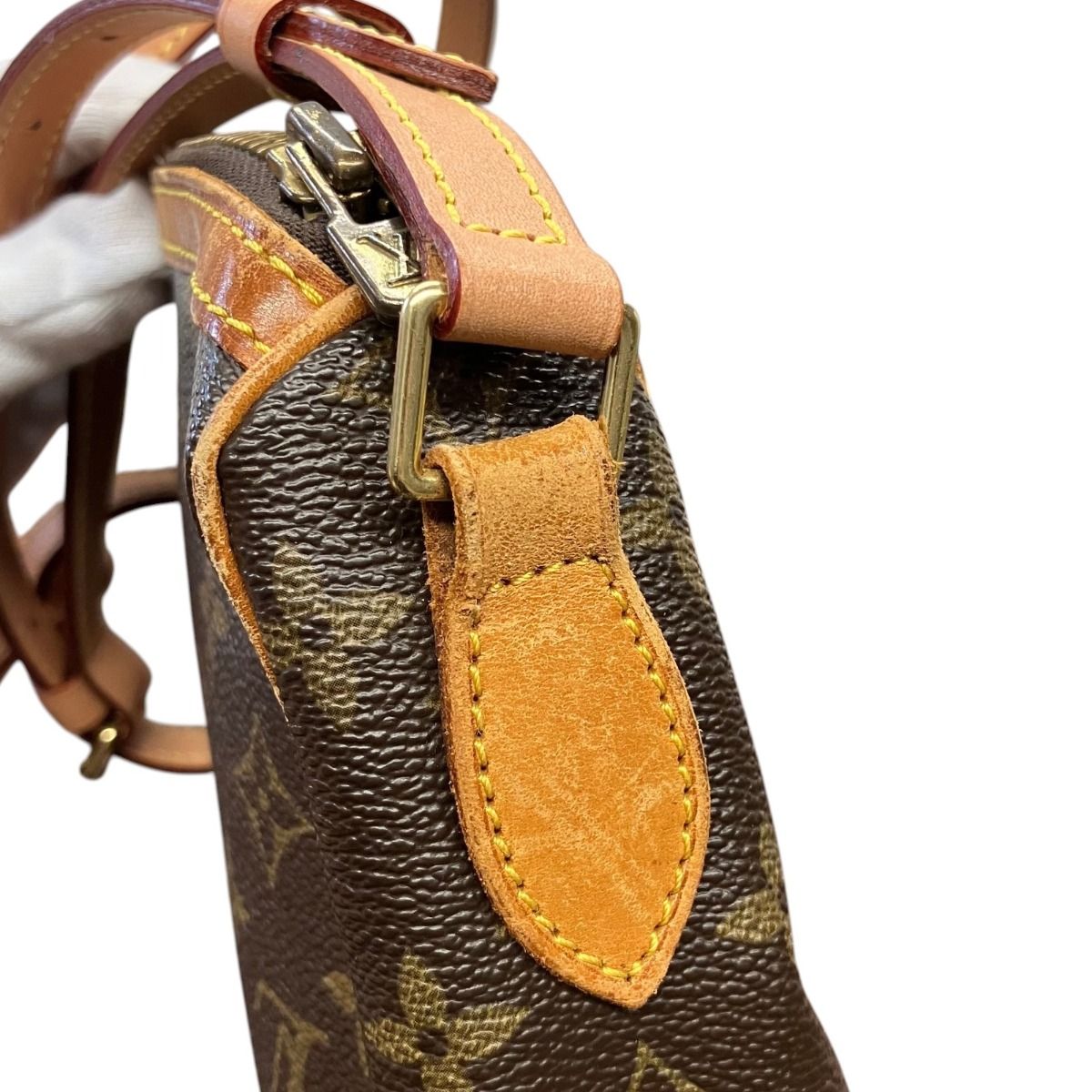 Louis Vuitton Chewroulis Monogram Shoulder Bag Canvas — view 7