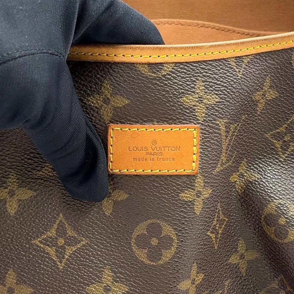 Louis Vuitton Saumur 35 Monogram Leather Crossbody — view 4