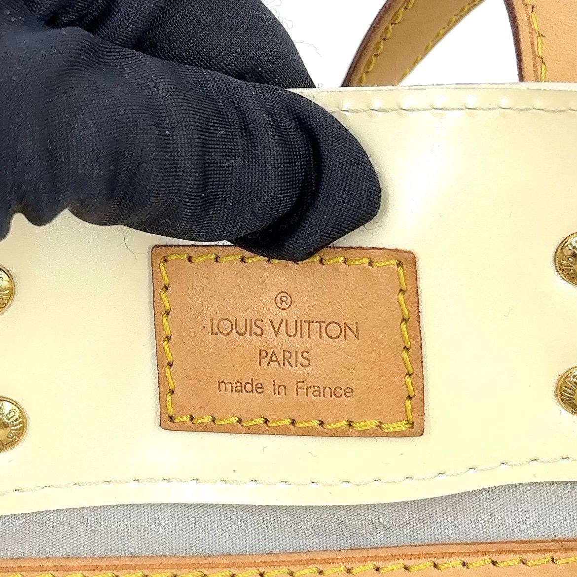 Louis Vuitton Reed PM Monogram Vernis Pe Loulou Leather Patent Off White Beige — view 4
