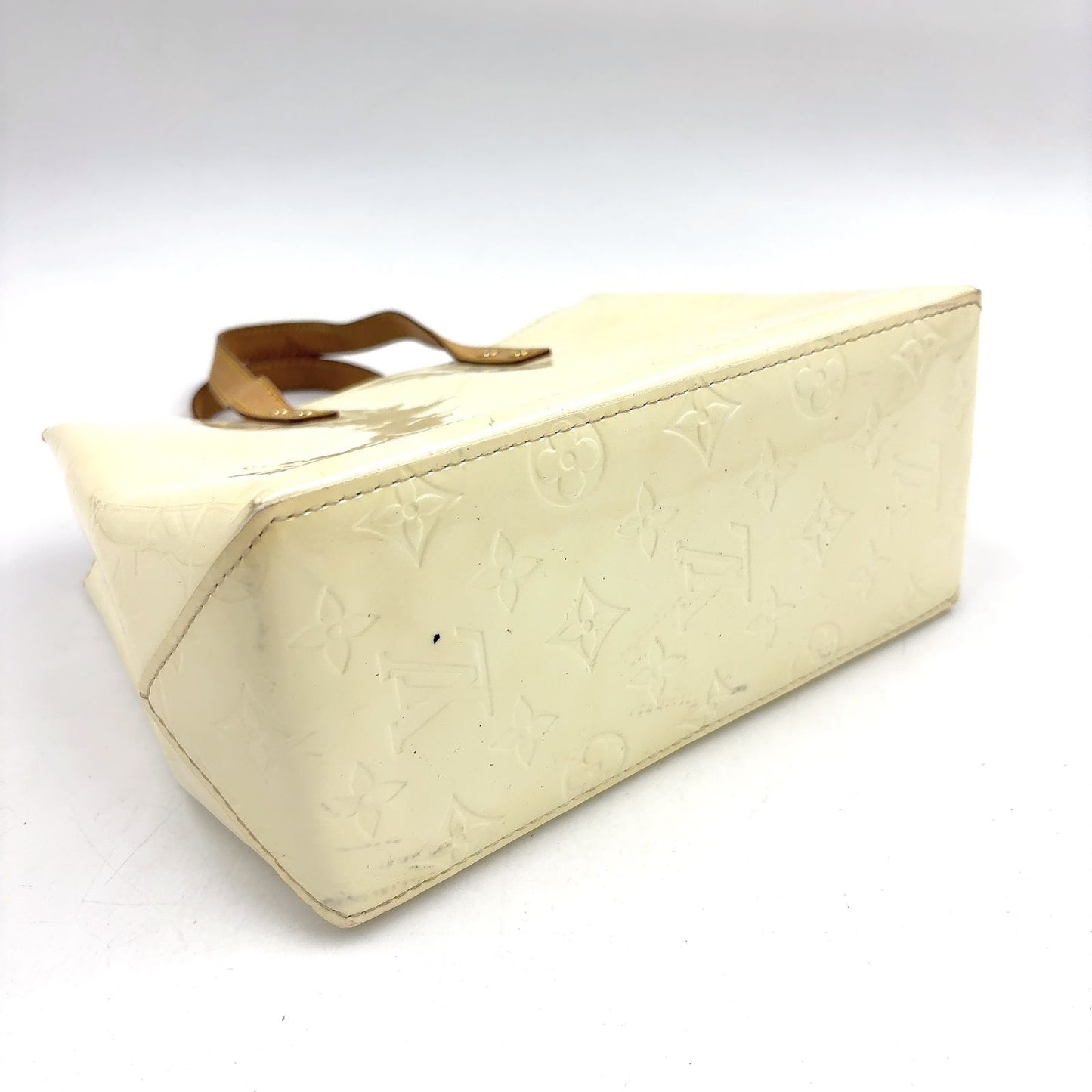 Louis Vuitton Reed PM Monogram Vernis Pe Loulou Leather Patent Off White Beige — view 7