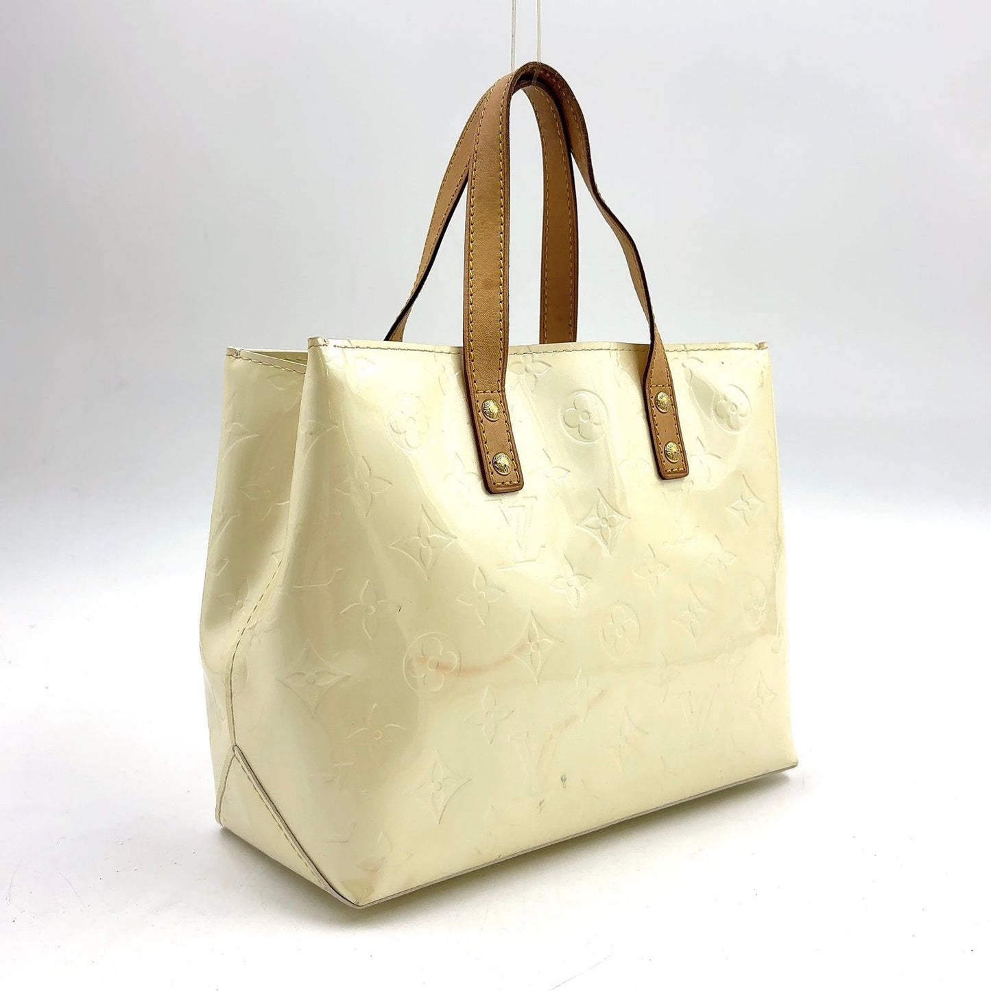 Louis Vuitton Reed PM Monogram Vernis Pe Loulou Leather Patent Off White Beige — view 2