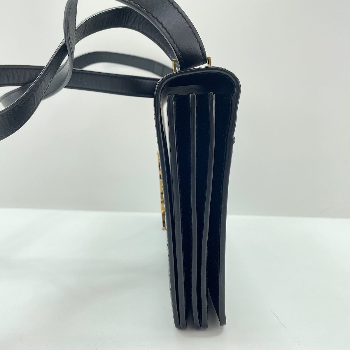 Saint Laurent Shoulder Bag Cassandra Monogram Phone Folder — view 4