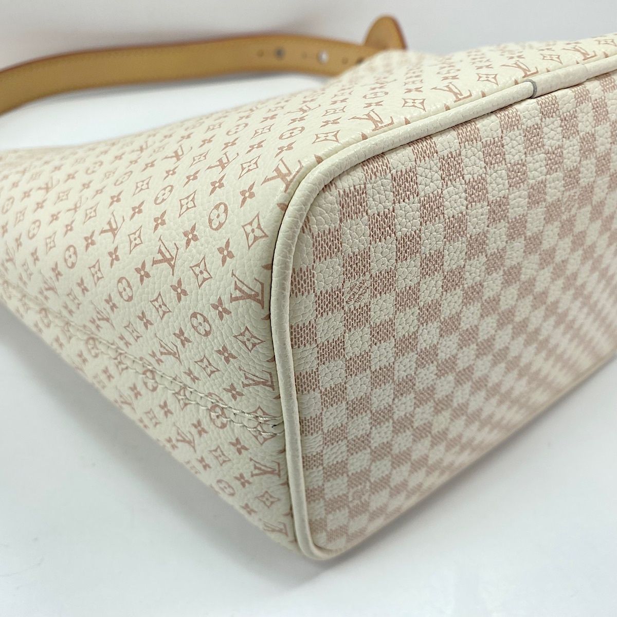 Louis Vuitton Handbag All in BB — view 7